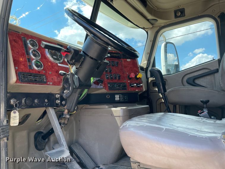 image for item MJ9145 2004 International 9200i  dump truck