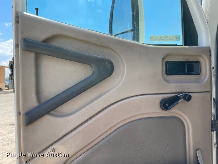 image for item MJ9145 2004 International 9200i  dump truck