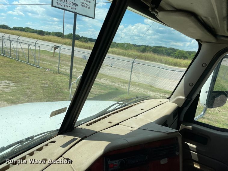 image for item MJ9145 2004 International 9200i  dump truck