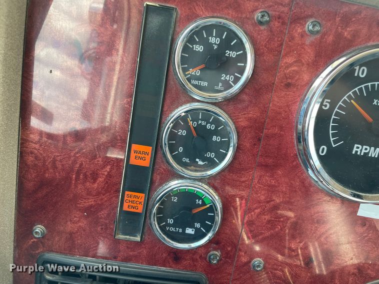 image for item MJ9145 2004 International 9200i  dump truck