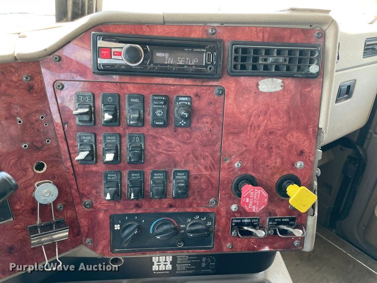 image for item MJ9145 2004 International 9200i  dump truck