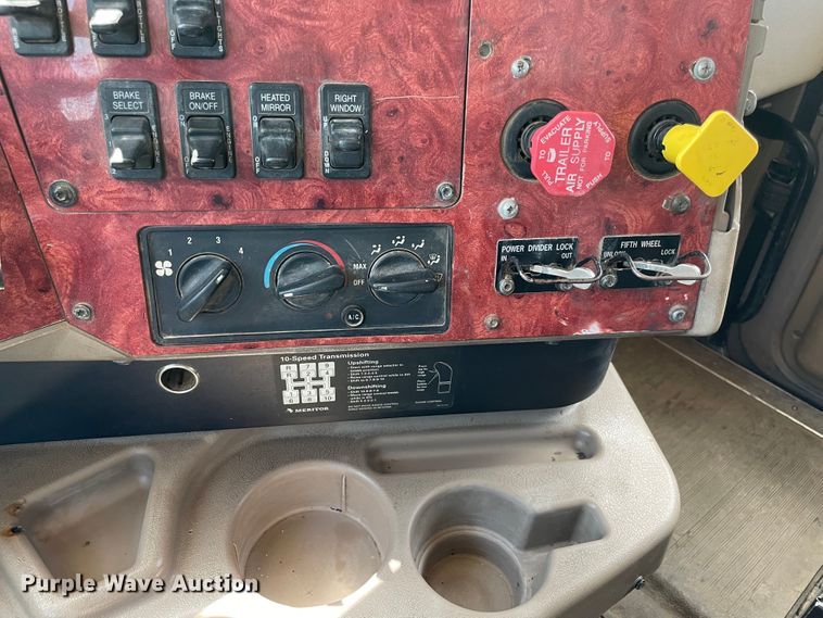 image for item MJ9145 2004 International 9200i  dump truck