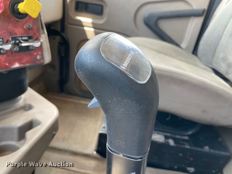 image for item MJ9145 2004 International 9200i  dump truck