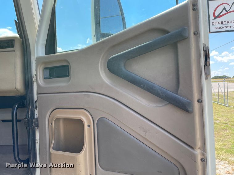 image for item MJ9145 2004 International 9200i  dump truck