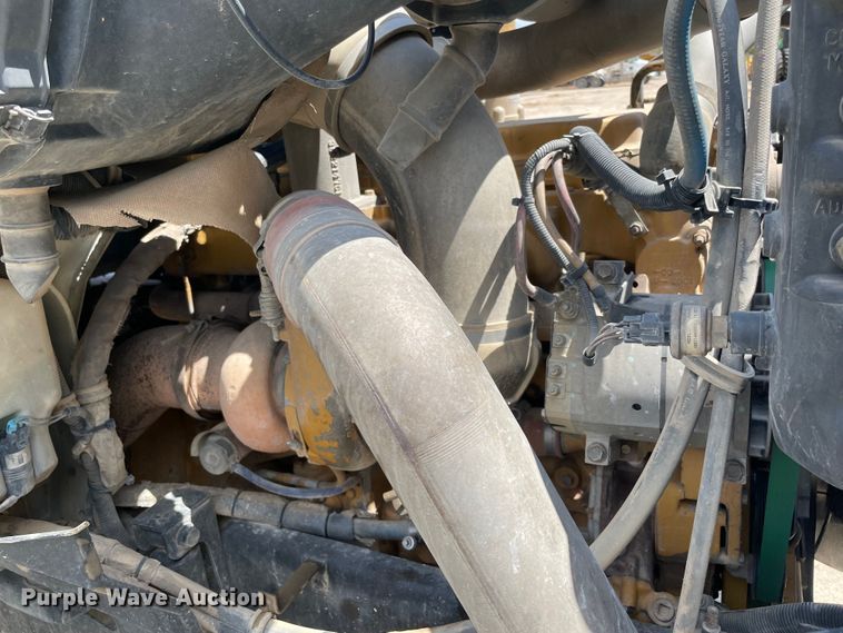 image for item MJ9145 2004 International 9200i  dump truck