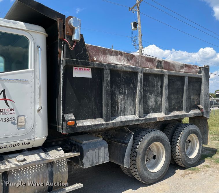 image for item MJ9145 2004 International 9200i  dump truck