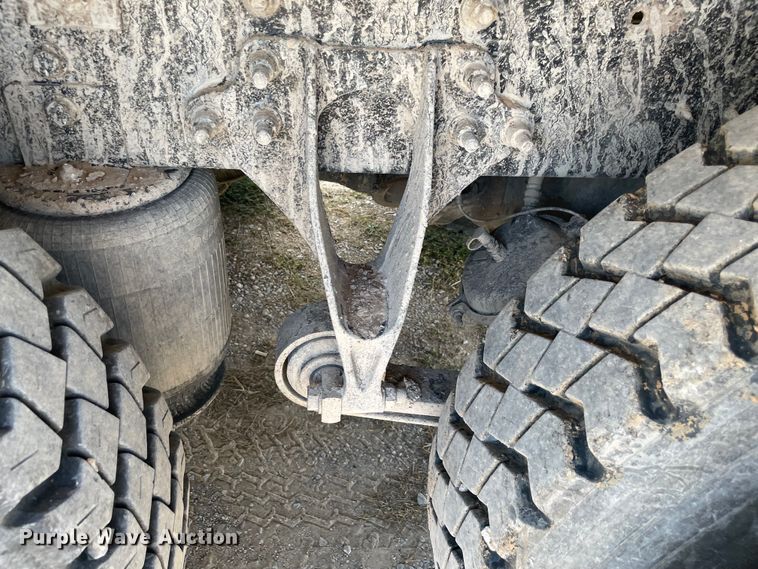 image for item MJ9145 2004 International 9200i  dump truck