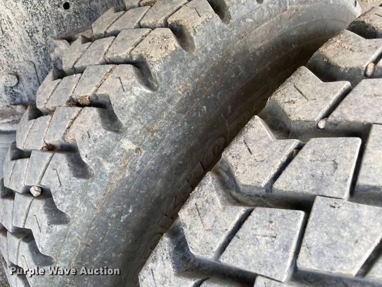 image for item MJ9145 2004 International 9200i  dump truck