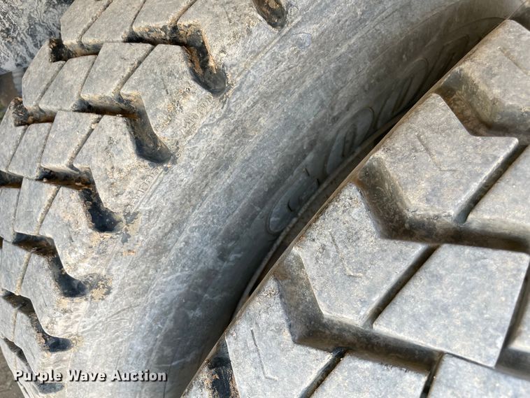 image for item MJ9145 2004 International 9200i  dump truck