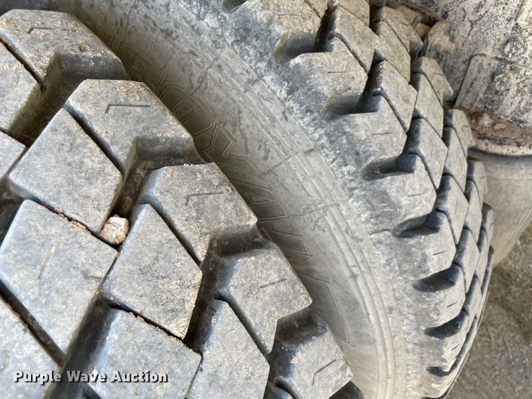 image for item MJ9145 2004 International 9200i  dump truck