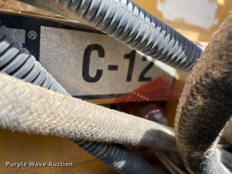 image for item MJ9151 2000 Freightliner FLD120  semi truck