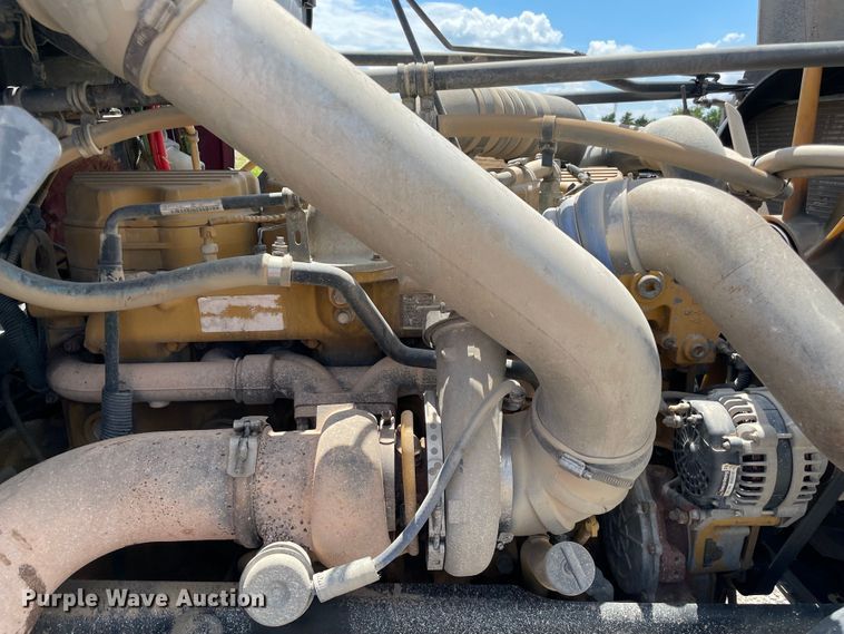 image for item MJ9151 2000 Freightliner FLD120  semi truck