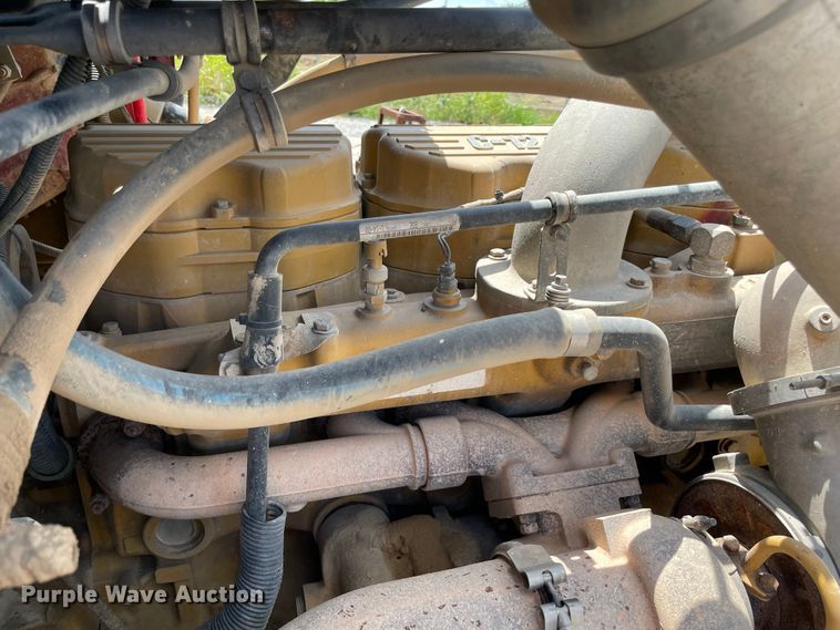 image for item MJ9151 2000 Freightliner FLD120  semi truck