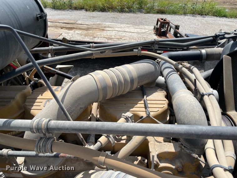 image for item MJ9151 2000 Freightliner FLD120  semi truck