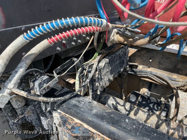 image for item MJ9151 2000 Freightliner FLD120  semi truck