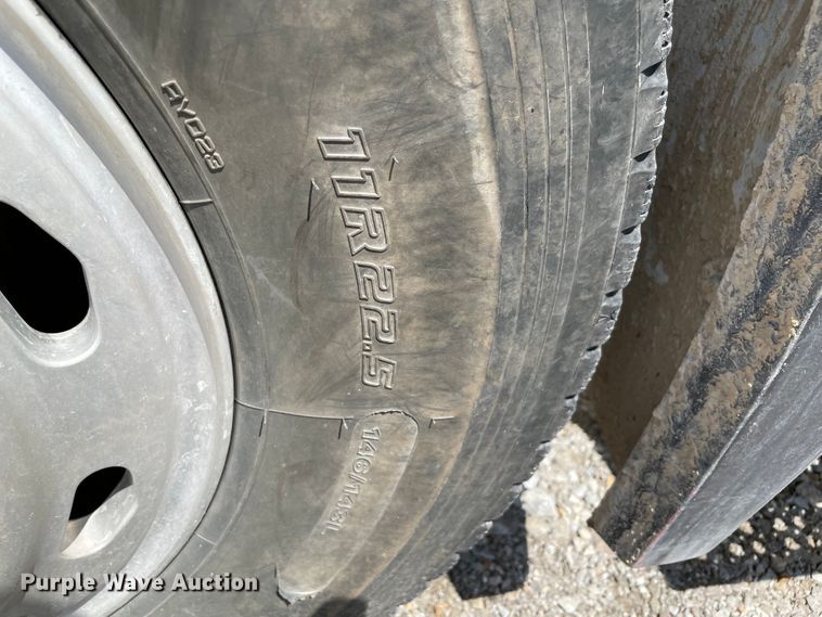 image for item MJ9151 2000 Freightliner FLD120  semi truck