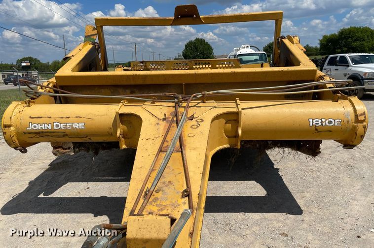 image for item MJ9153 2004 John Deere 1810E  scraper