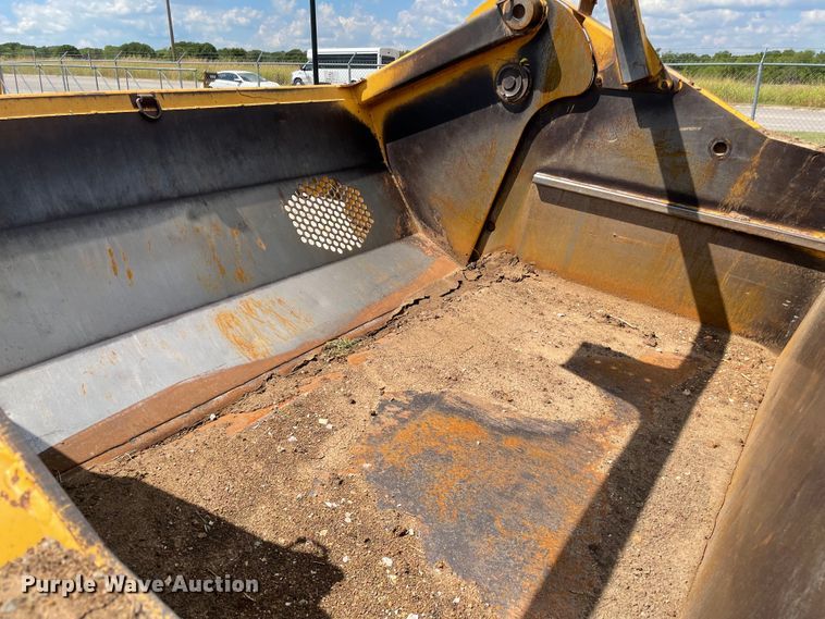 image for item MJ9153 2004 John Deere 1810E  scraper