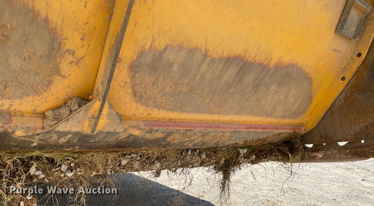 image for item MJ9153 2004 John Deere 1810E  scraper