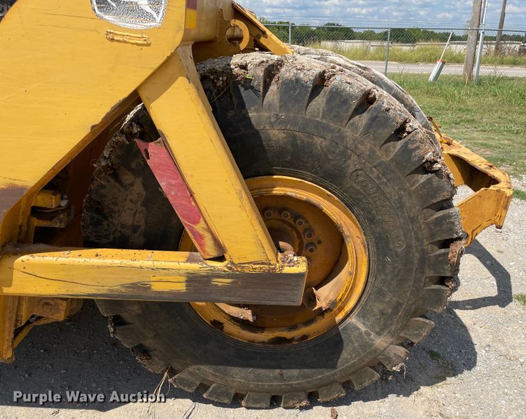 image for item MJ9153 2004 John Deere 1810E  scraper