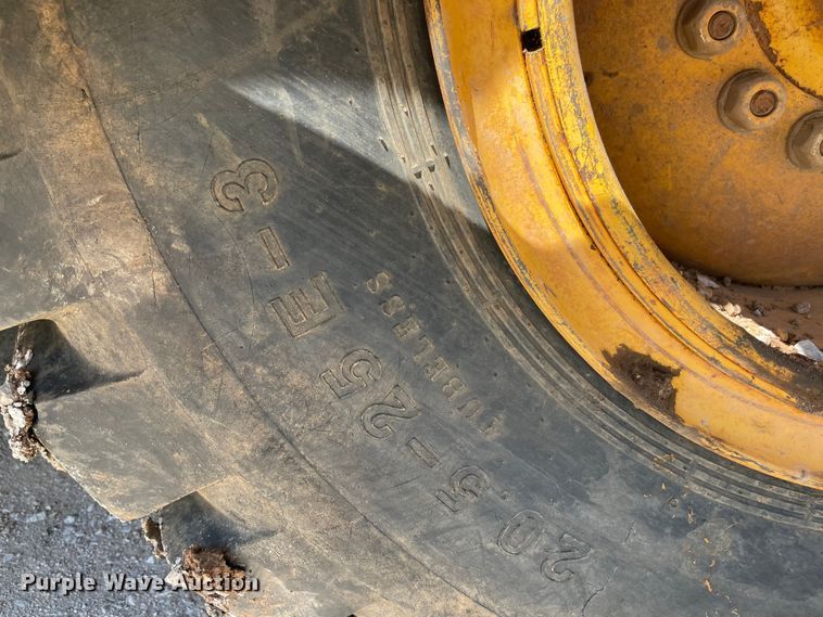 image for item MJ9153 2004 John Deere 1810E  scraper