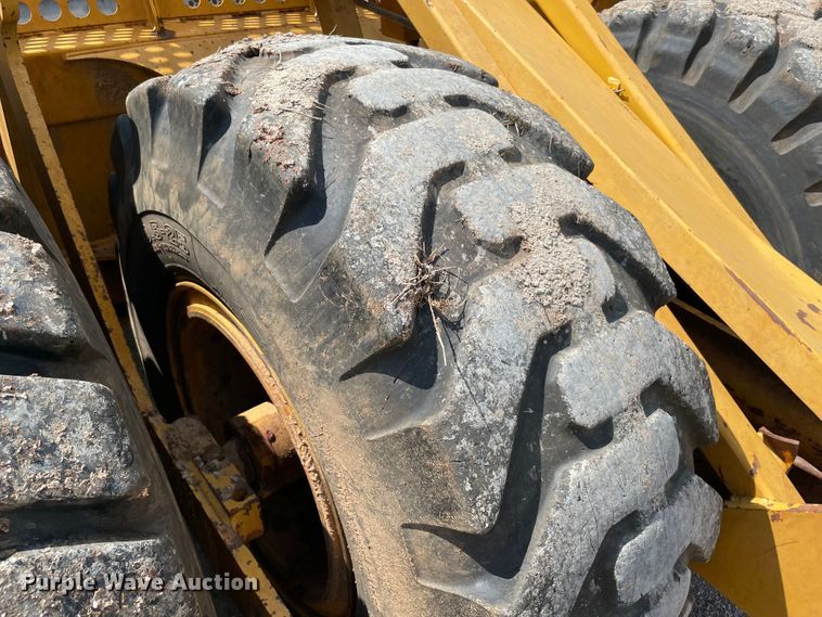 image for item MJ9153 2004 John Deere 1810E  scraper