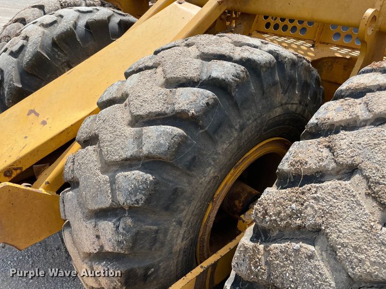 image for item MJ9153 2004 John Deere 1810E  scraper