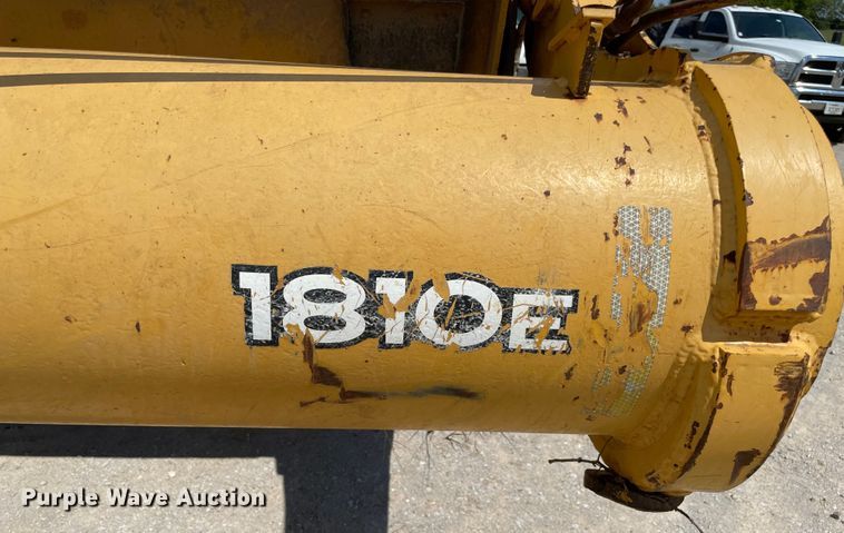 image for item MJ9153 2004 John Deere 1810E  scraper