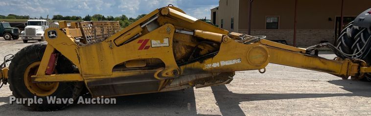 image for item MJ9154 2004 John Deere 1810E  scraper