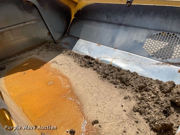 image for item MJ9154 2004 John Deere 1810E  scraper