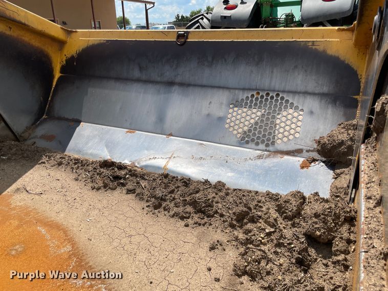 image for item MJ9154 2004 John Deere 1810E  scraper