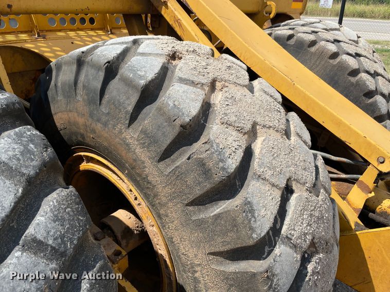 image for item MJ9154 2004 John Deere 1810E  scraper