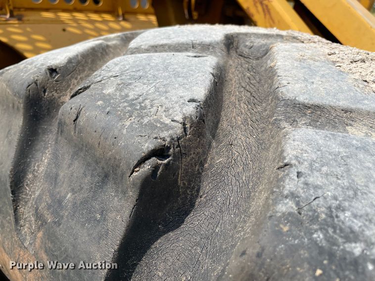 image for item MJ9154 2004 John Deere 1810E  scraper