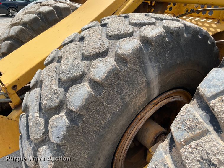 image for item MJ9154 2004 John Deere 1810E  scraper