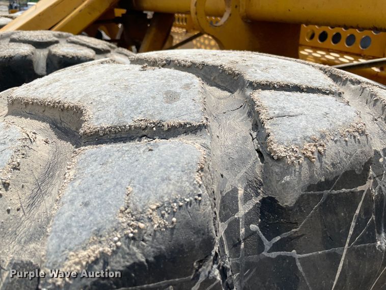 image for item MJ9154 2004 John Deere 1810E  scraper