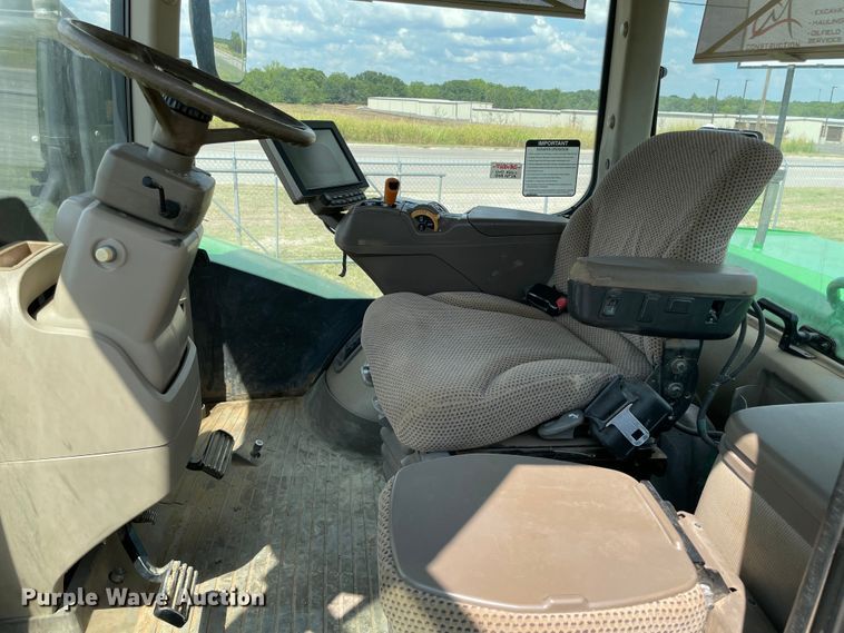 image for item MJ9155 2015 John Deere 9520R Scraper Special  4WD tractor