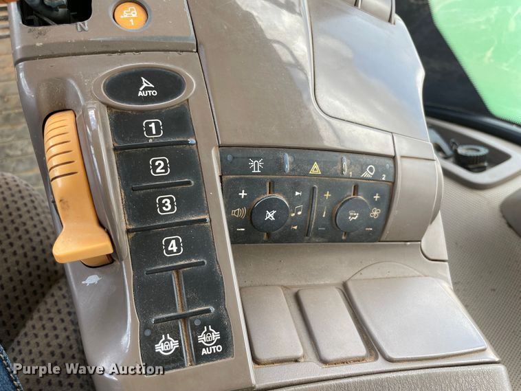 image for item MJ9155 2015 John Deere 9520R Scraper Special  4WD tractor