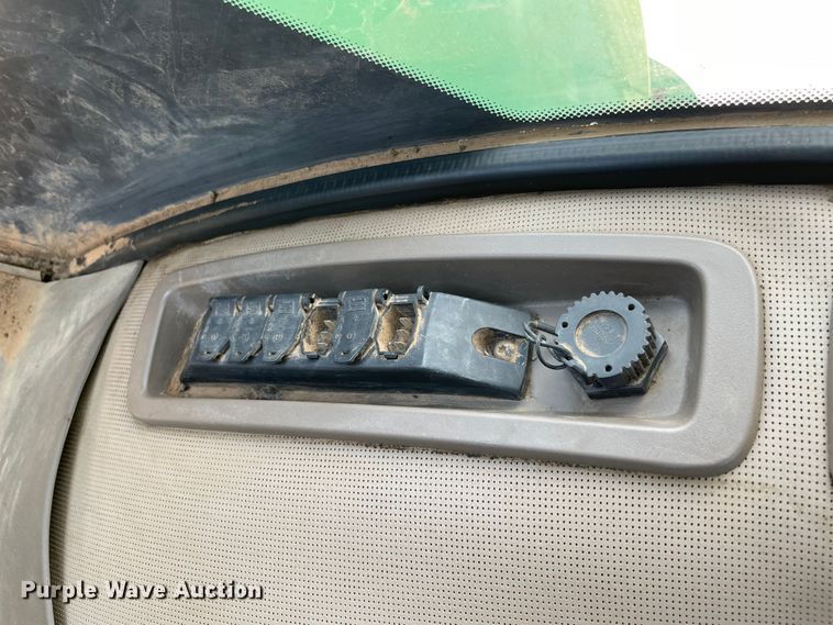 image for item MJ9155 2015 John Deere 9520R Scraper Special  4WD tractor