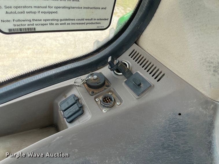 image for item MJ9155 2015 John Deere 9520R Scraper Special  4WD tractor