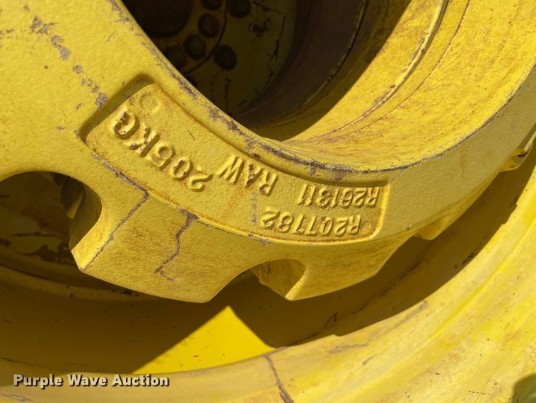 image for item MJ9155 2015 John Deere 9520R Scraper Special  4WD tractor