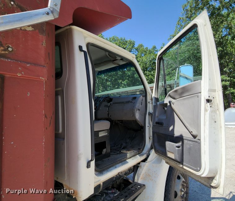 image for item MK9063 1999 Sterling L-Line  dump truck