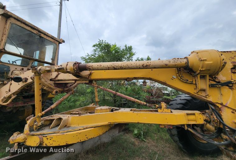 image for item MK9156 1968 Caterpillar 16  motor grader