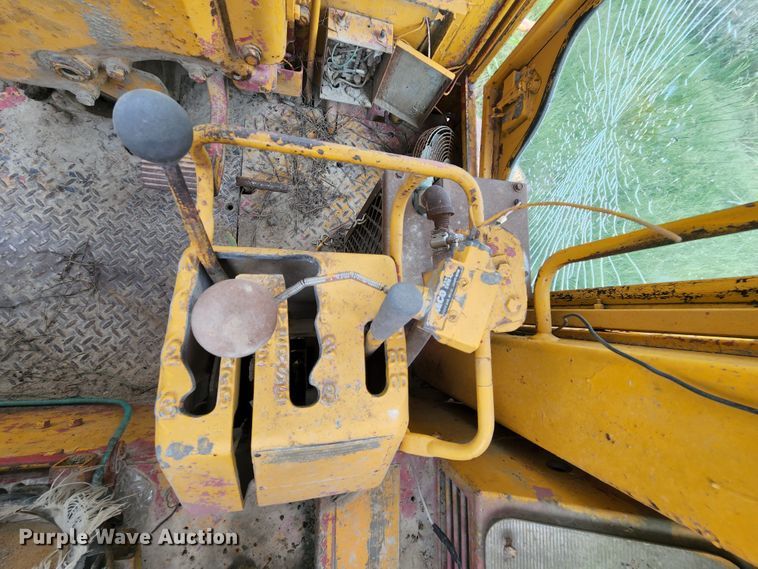 image for item MK9156 1968 Caterpillar 16  motor grader