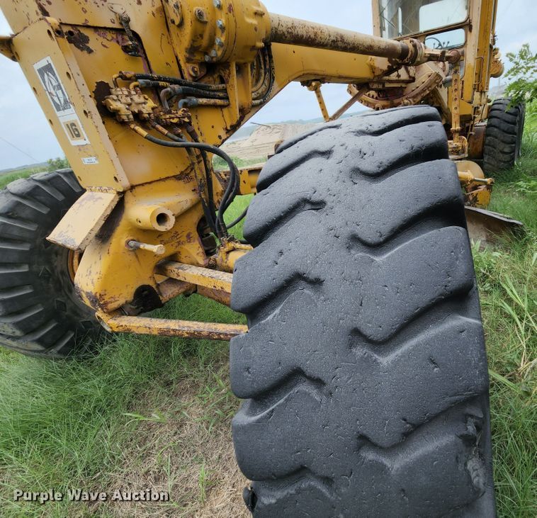 image for item MK9156 1968 Caterpillar 16  motor grader