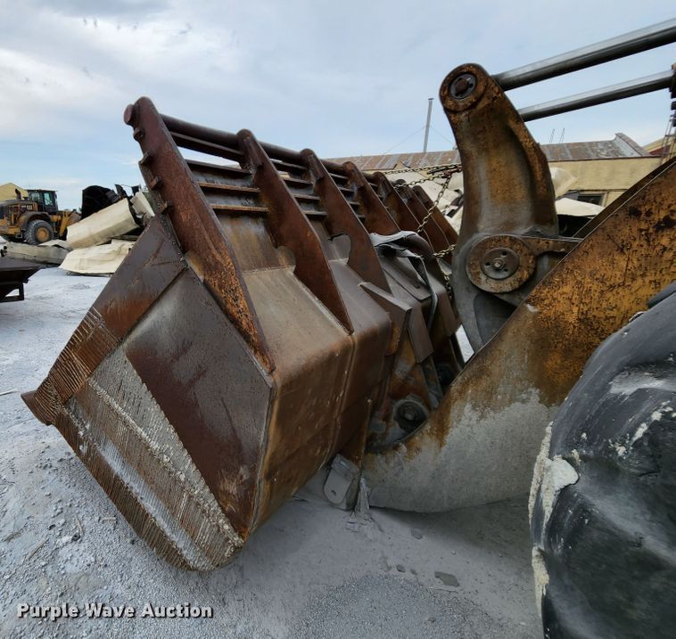 image for item MK9161 1983 Caterpillar 988B  wheel loader