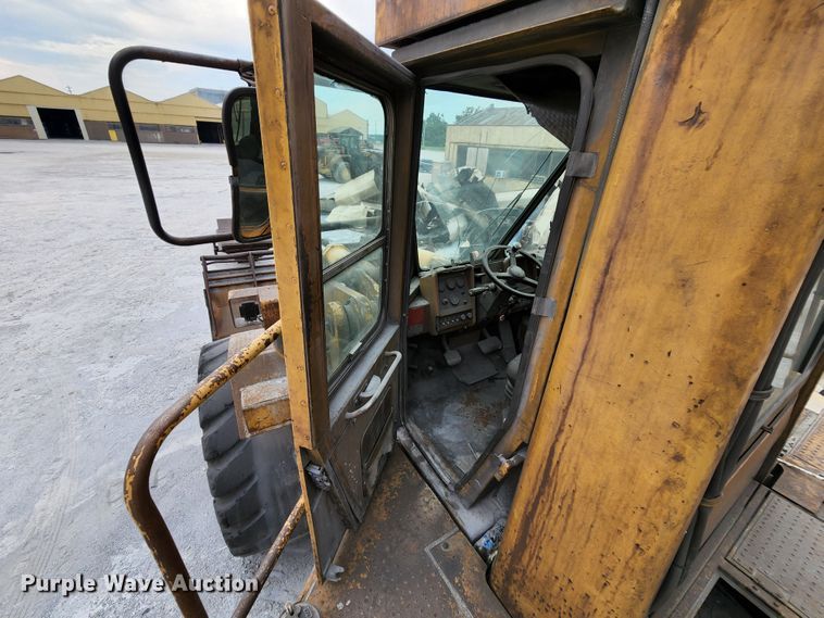 image for item MK9161 1983 Caterpillar 988B  wheel loader