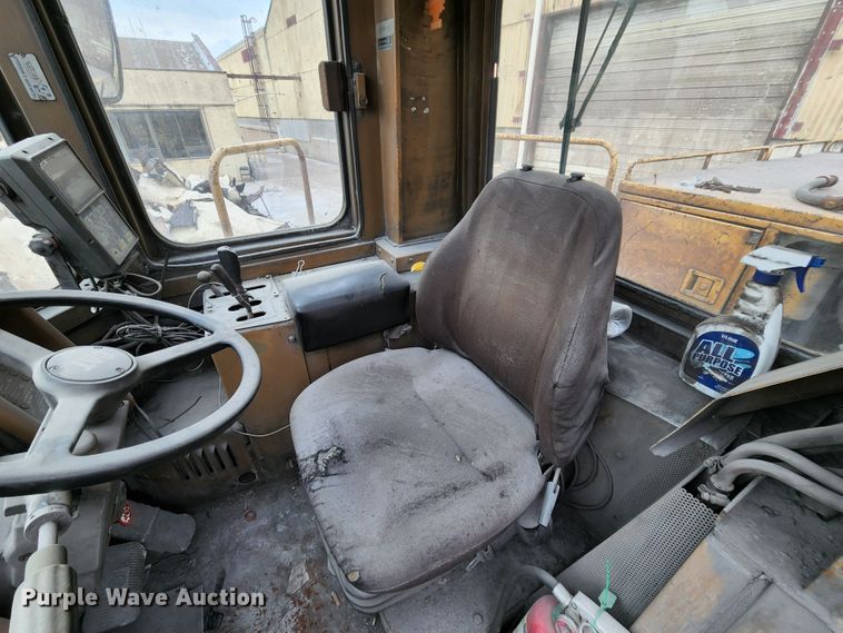 image for item MK9161 1983 Caterpillar 988B  wheel loader