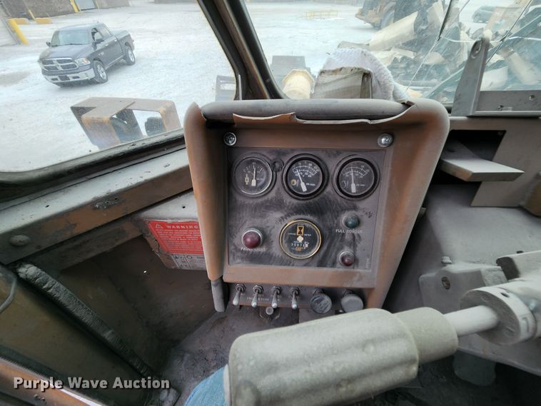 image for item MK9161 1983 Caterpillar 988B  wheel loader