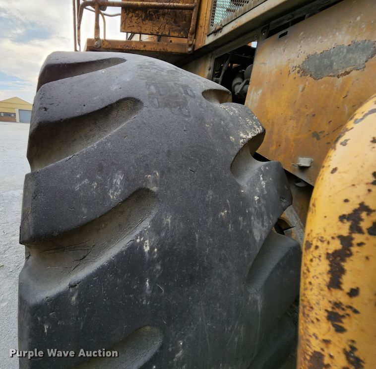 image for item MK9161 1983 Caterpillar 988B  wheel loader