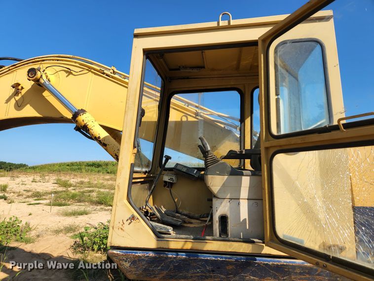 image for item MK9182 1992 Komatsu PC300LC-5  excavator